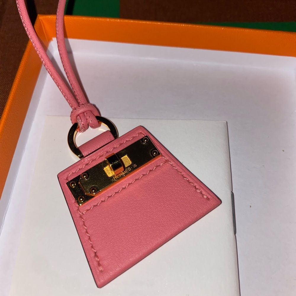 HERMÈS MONPETITKELLY PRINTED PENDANT NECKLACE - Picture 4 of 16